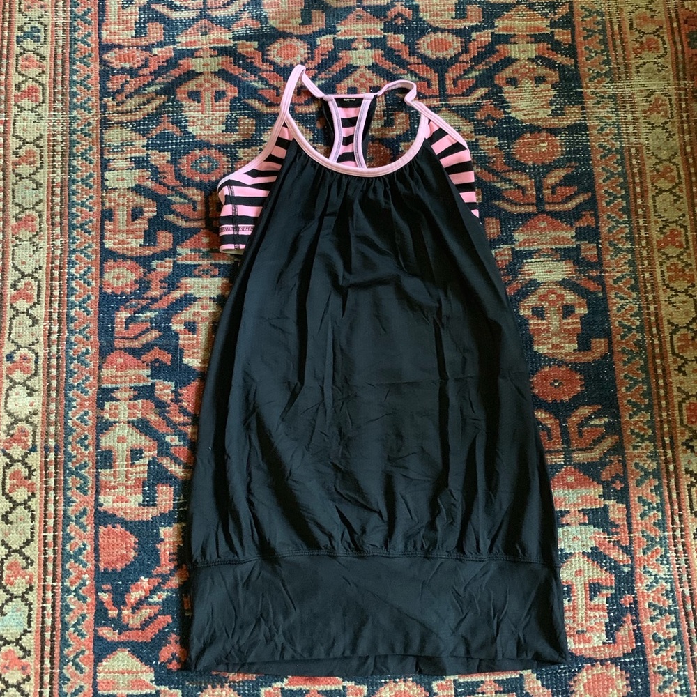 🍋Lululemon black and pink workout tank